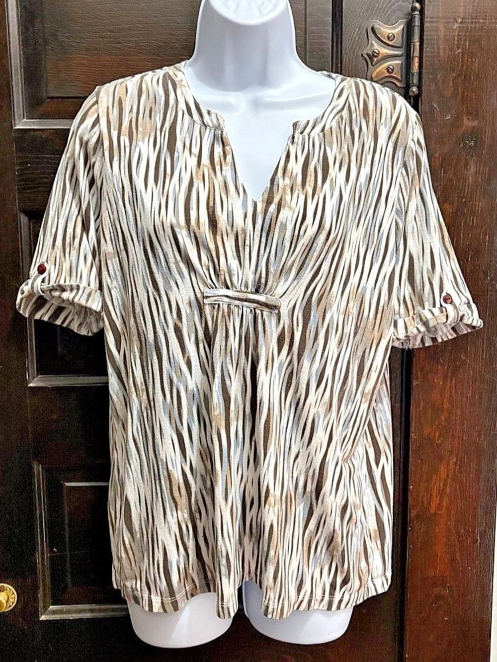 (114) Liz Claiborne Abstract Print Short Sleeve Blouse in Brown & White